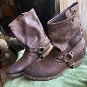 Vintage brand brown, leather harness boots, size 9.5 in women size 7 in men.